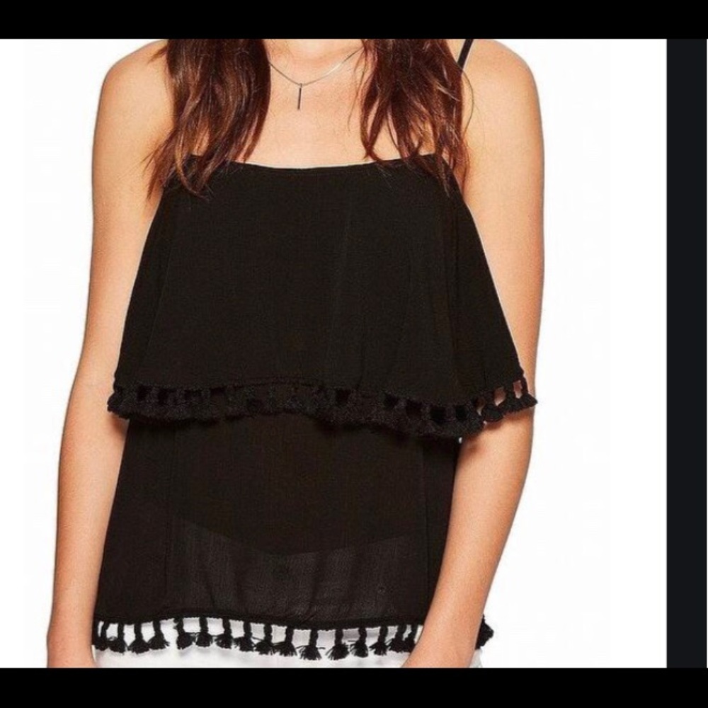 Lightweight pompon trim summer top